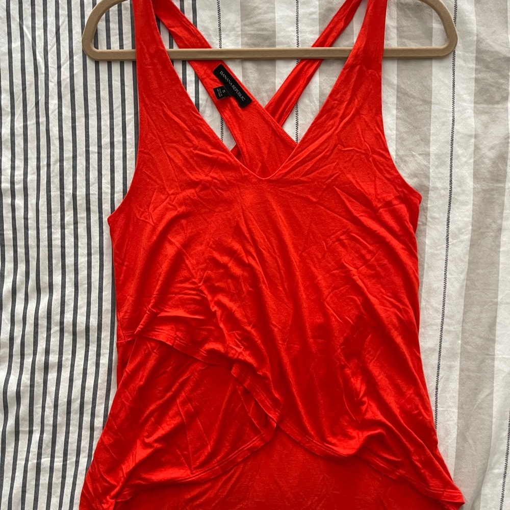 Banana Republic tank top in beautiful, bright orange. Soft, stretchy fabric EUC.